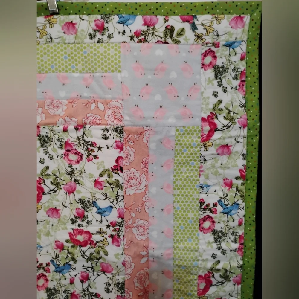 Floral Patchwork Quilt Cream & White with Green Border Baby Blanket 39' X 36'